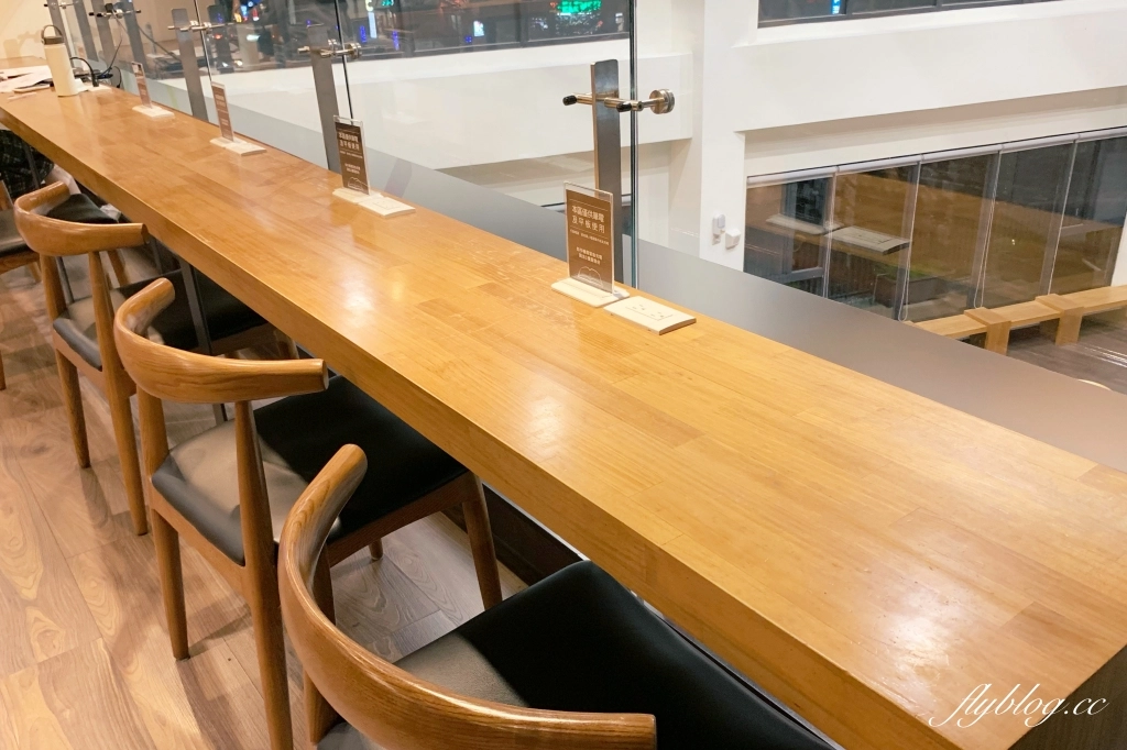 李科永圖書館｜座落於黎新公園旁的圖書館，嬰幼兒以及各年齡層都適合的友善環境 @飛天璇的口袋