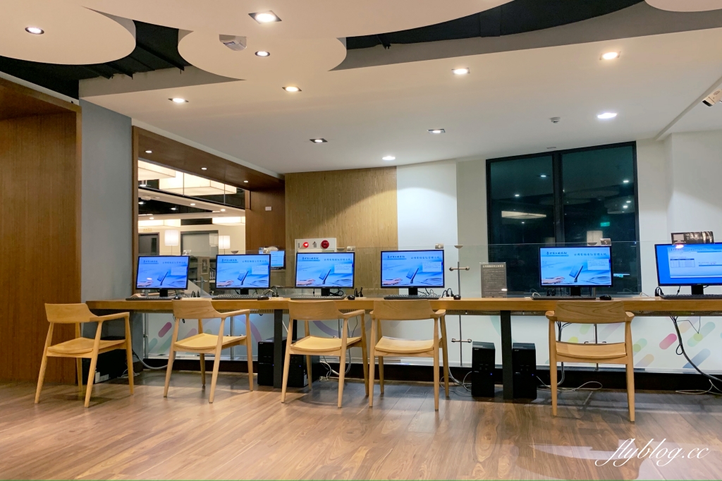 李科永圖書館｜座落於黎新公園旁的圖書館，嬰幼兒以及各年齡層都適合的友善環境 @飛天璇的口袋