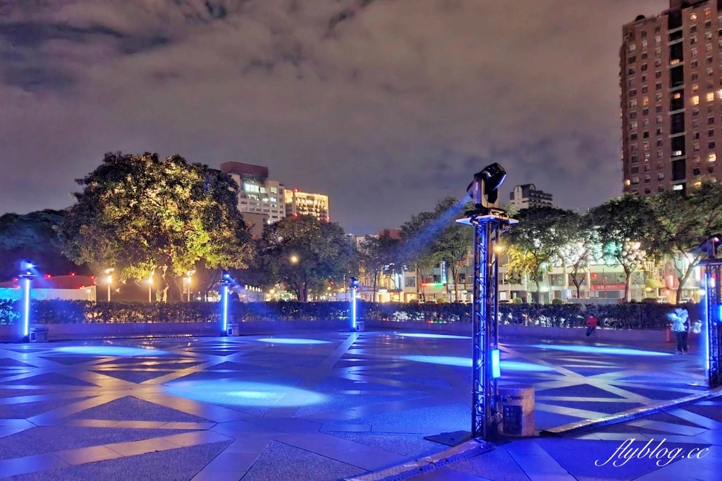 【台中西區】台中國美館~2022台灣國際光雕藝術節，台中美術館草地巨大彩色泡泡療癒又好拍 @飛天璇的口袋