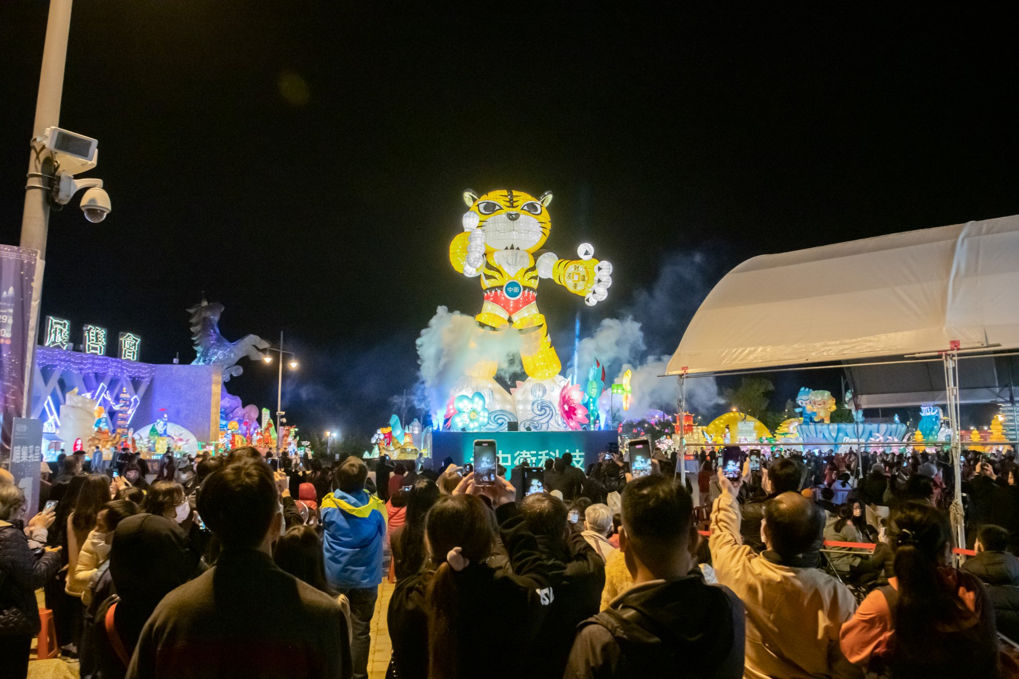 【南投旅遊】2022南投燈會，可愛的嘟嘟小火車，穿梭浪漫南投花海，期間限定無人機煙火秀 @飛天璇的口袋