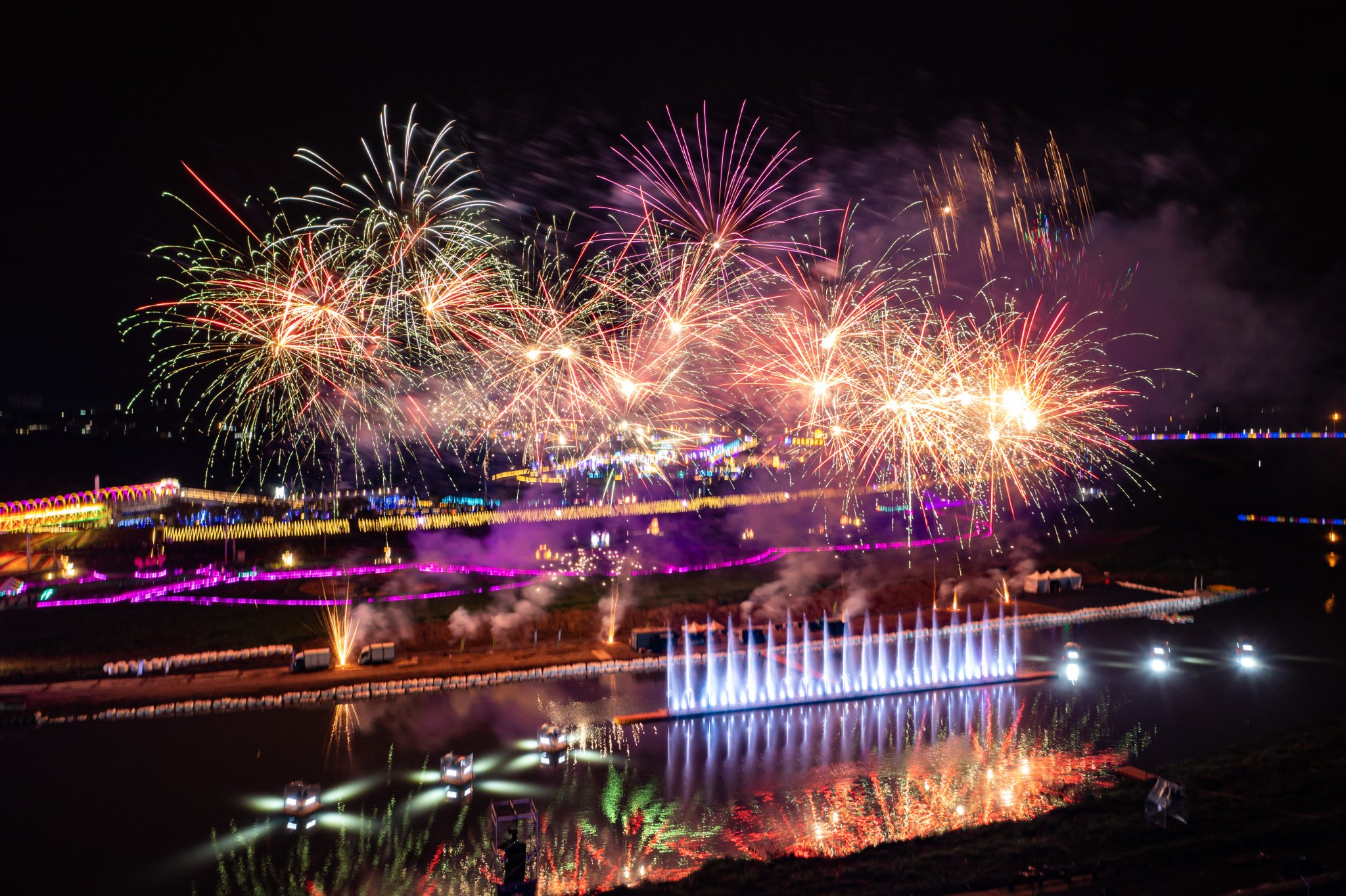 【南投旅遊】2022南投燈會，可愛的嘟嘟小火車，穿梭浪漫南投花海，期間限定無人機煙火秀 @飛天璇的口袋