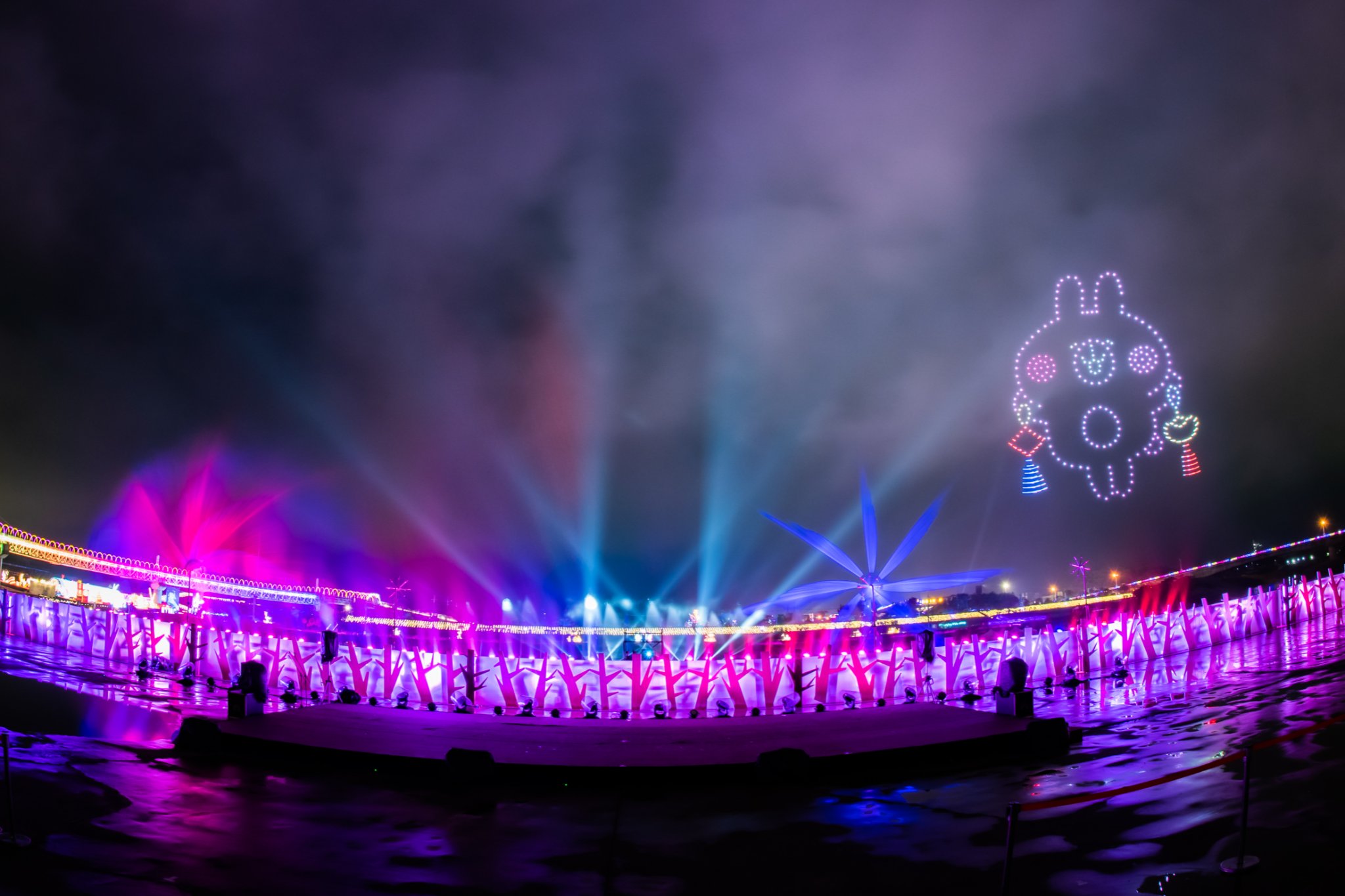 【南投旅遊】2022南投燈會，可愛的嘟嘟小火車，穿梭浪漫南投花海，期間限定無人機煙火秀 @飛天璇的口袋