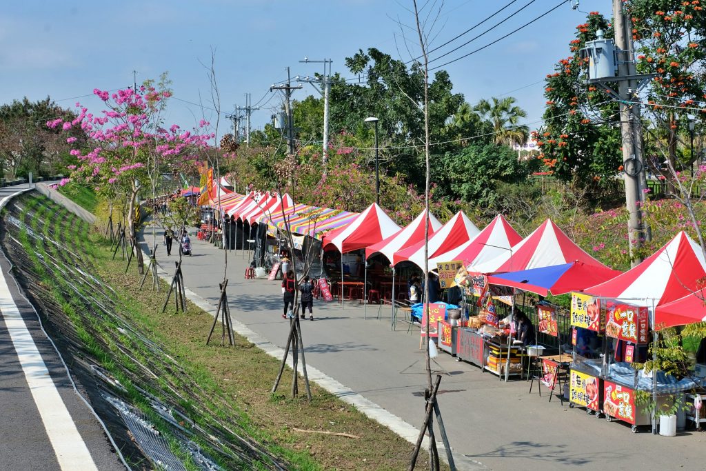 【南投旅遊】2022南投燈會，可愛的嘟嘟小火車，穿梭浪漫南投花海，期間限定無人機煙火秀 @飛天璇的口袋