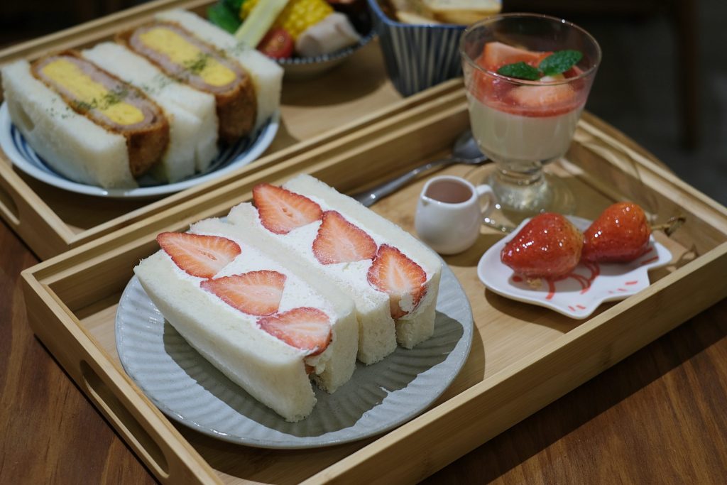 台中西區｜一人一伴 ともだち．老宅改建文青早午餐，台中教育大學商圈美食 @飛天璇的口袋