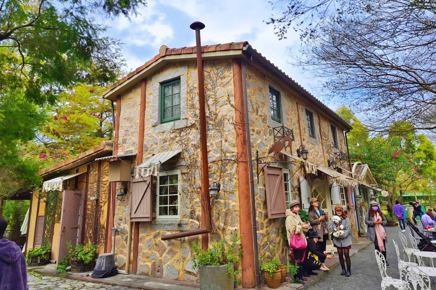 花蓮壽豐｜鷺鷥咖啡Lucy Coffee，充滿異國風情的歐式戶外花園，還有可愛又夢幻的精靈小木屋 @飛天璇的口袋