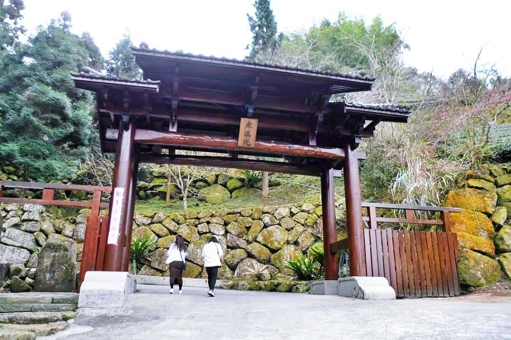 嘉義梅山｜寒溪呢森林人文叡地．TWICE周子瑜打卡的賞櫻秘境，聖塔山群峰下的雪白桃花源 @飛天璇的口袋