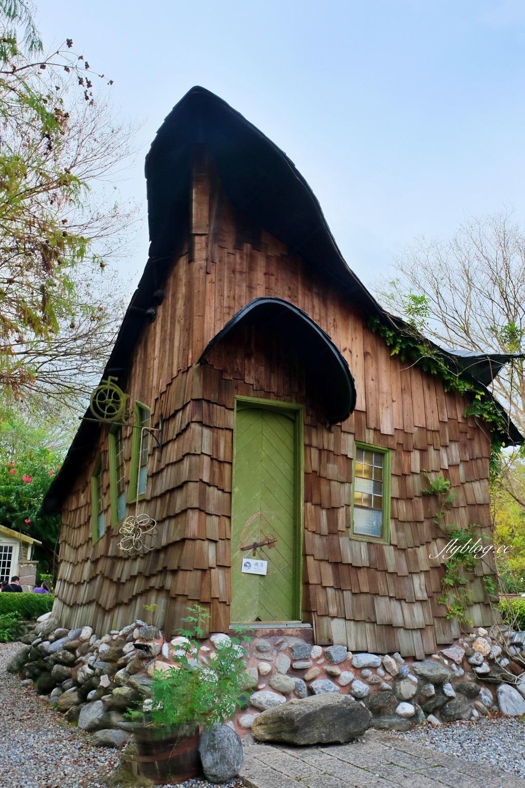 花蓮壽豐｜鷺鷥咖啡Lucy Coffee，充滿異國風情的歐式戶外花園，還有可愛又夢幻的精靈小木屋 @飛天璇的口袋