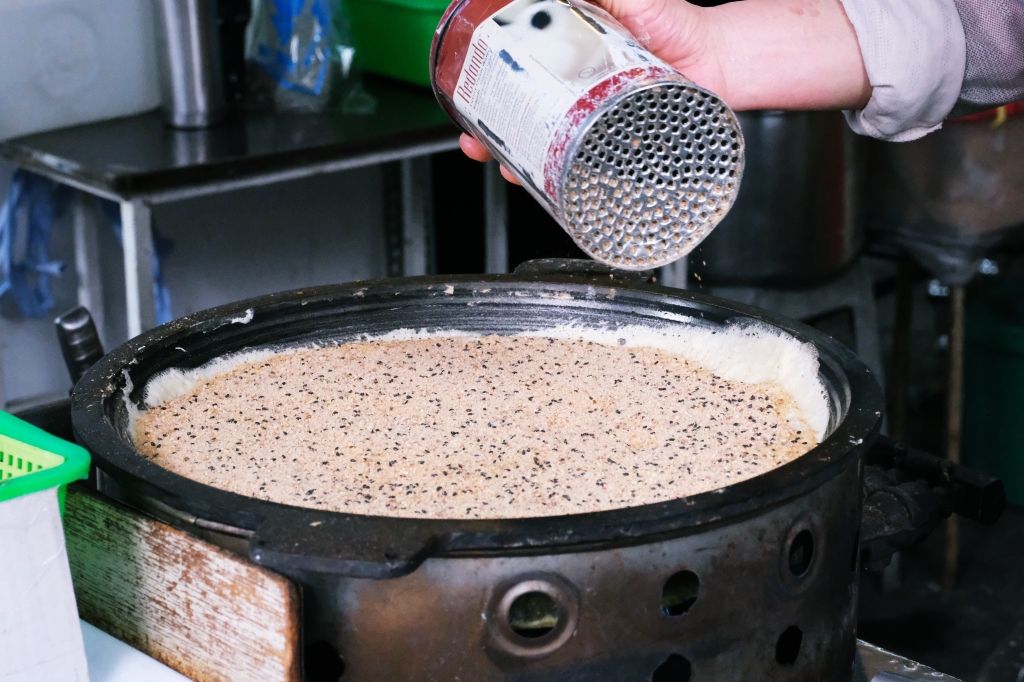 台中南區｜順口香麥仔煎．現點現做的麥仔煎，第三市場30年美食 @飛天璇的口袋