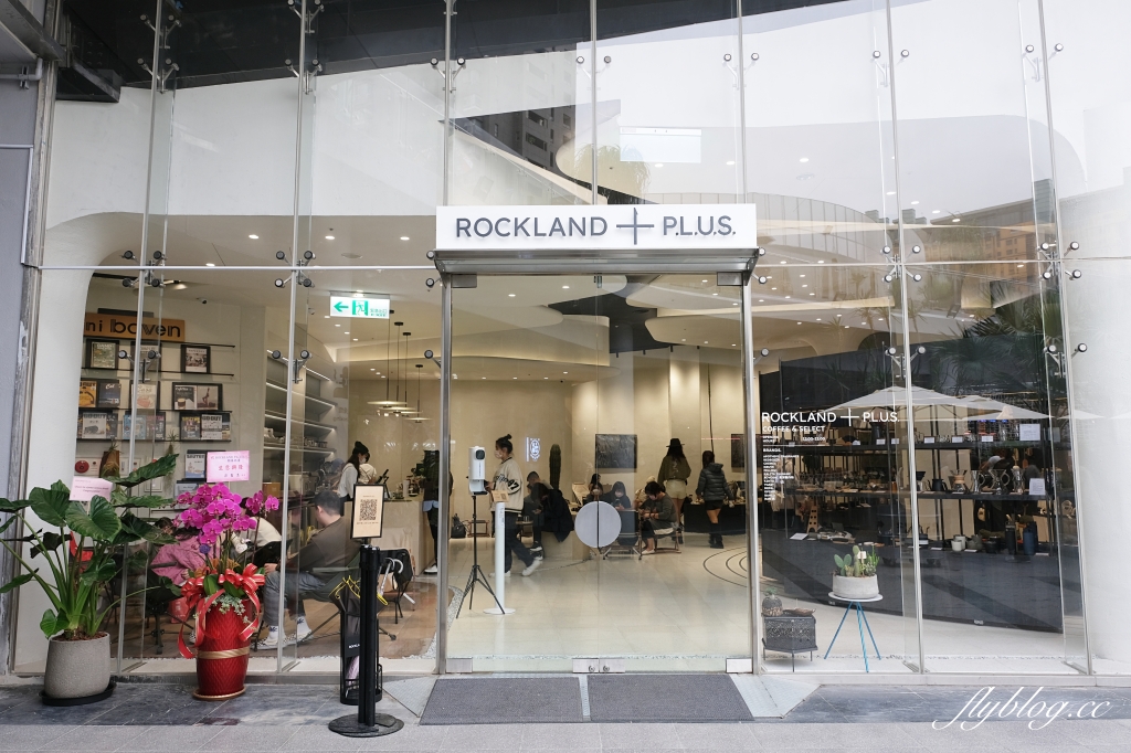 ROCKLAND＋P.L.U.S咖啡｜以戶外露營風為主題，Park2草悟道廣場選物咖啡館 @飛天璇的口袋