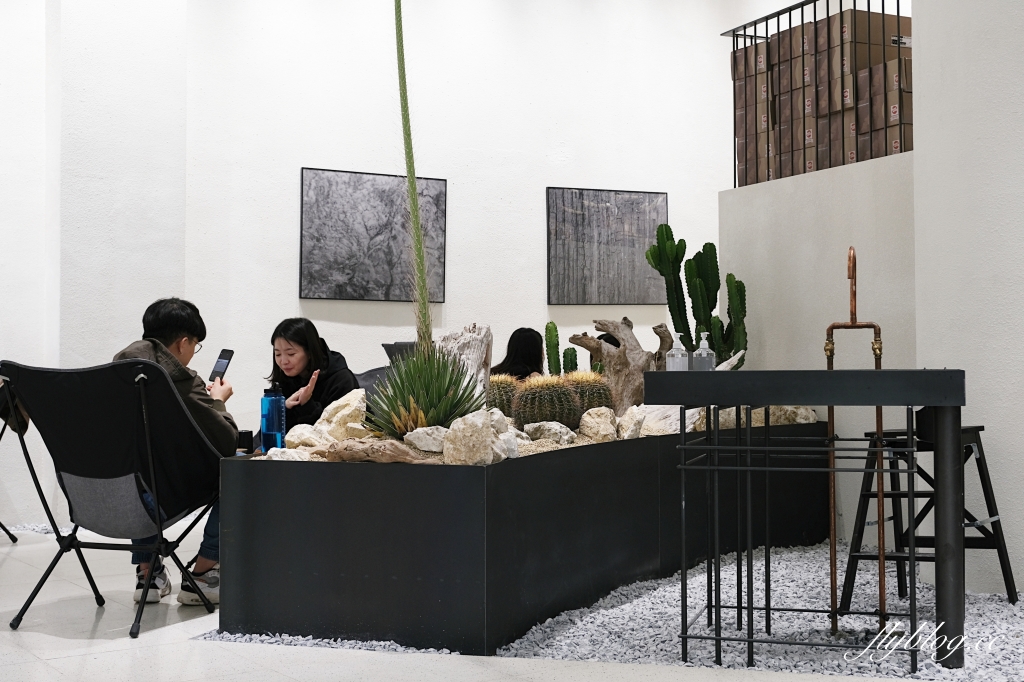 ROCKLAND＋P.L.U.S咖啡｜以戶外露營風為主題，Park2草悟道廣場選物咖啡館 @飛天璇的口袋