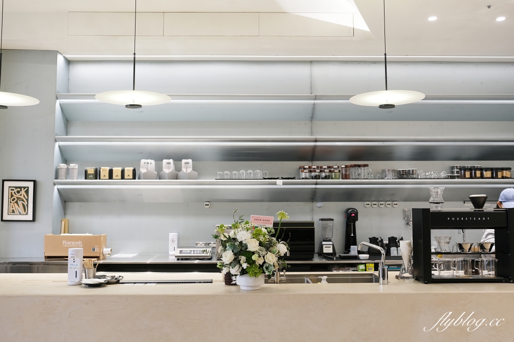 ROCKLAND＋P.L.U.S咖啡｜以戶外露營風為主題，Park2草悟道廣場選物咖啡館 @飛天璇的口袋