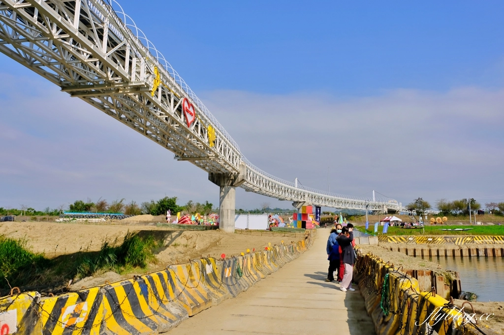 【南投旅遊】2022南投燈會，可愛的嘟嘟小火車，穿梭浪漫南投花海，期間限定無人機煙火秀 @飛天璇的口袋