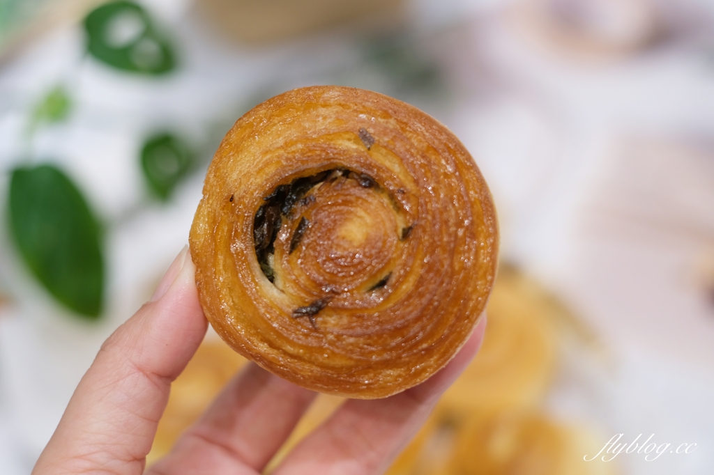 上海脆皮烤饅頭｜一顆7元的「上海烤饅頭」，第三市場超人氣銅板美食 @飛天璇的口袋