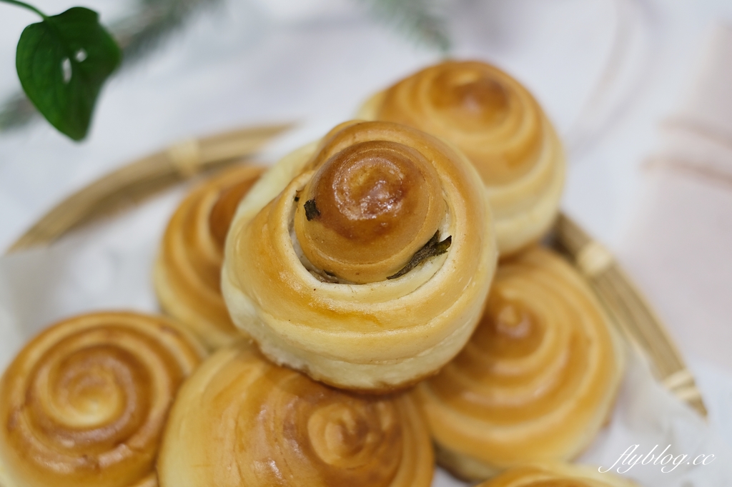 上海脆皮烤饅頭｜一顆7元的「上海烤饅頭」，第三市場超人氣銅板美食 @飛天璇的口袋