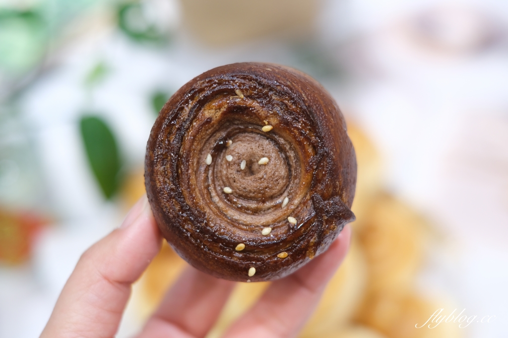 上海脆皮烤饅頭｜一顆7元的「上海烤饅頭」，第三市場超人氣銅板美食 @飛天璇的口袋