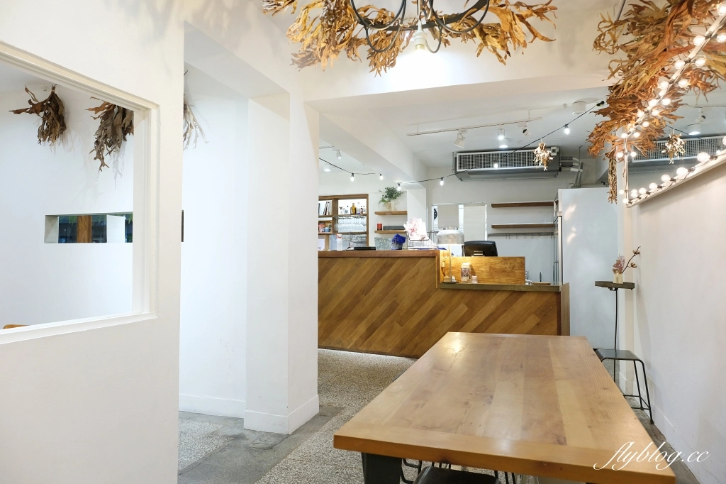 台中西區｜ToRobi 日本職人手作漢堡排．日本人開的漢堡排專賣店，勤美誠品周邊美食餐廳 @飛天璇的口袋