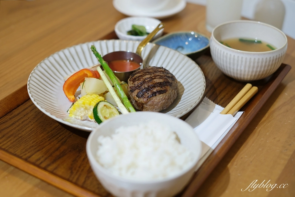 台中西區｜ToRobi 日本職人手作漢堡排．日本人開的漢堡排專賣店，勤美誠品周邊美食餐廳 @飛天璇的口袋