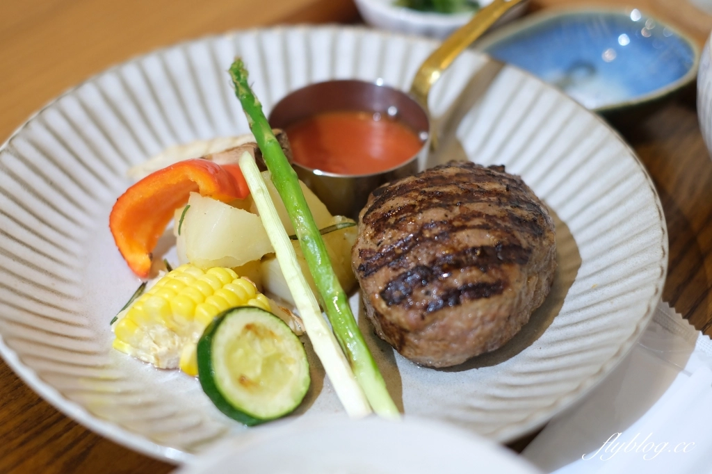 台中西區｜ToRobi 日本職人手作漢堡排．日本人開的漢堡排專賣店，勤美誠品周邊美食餐廳 @飛天璇的口袋