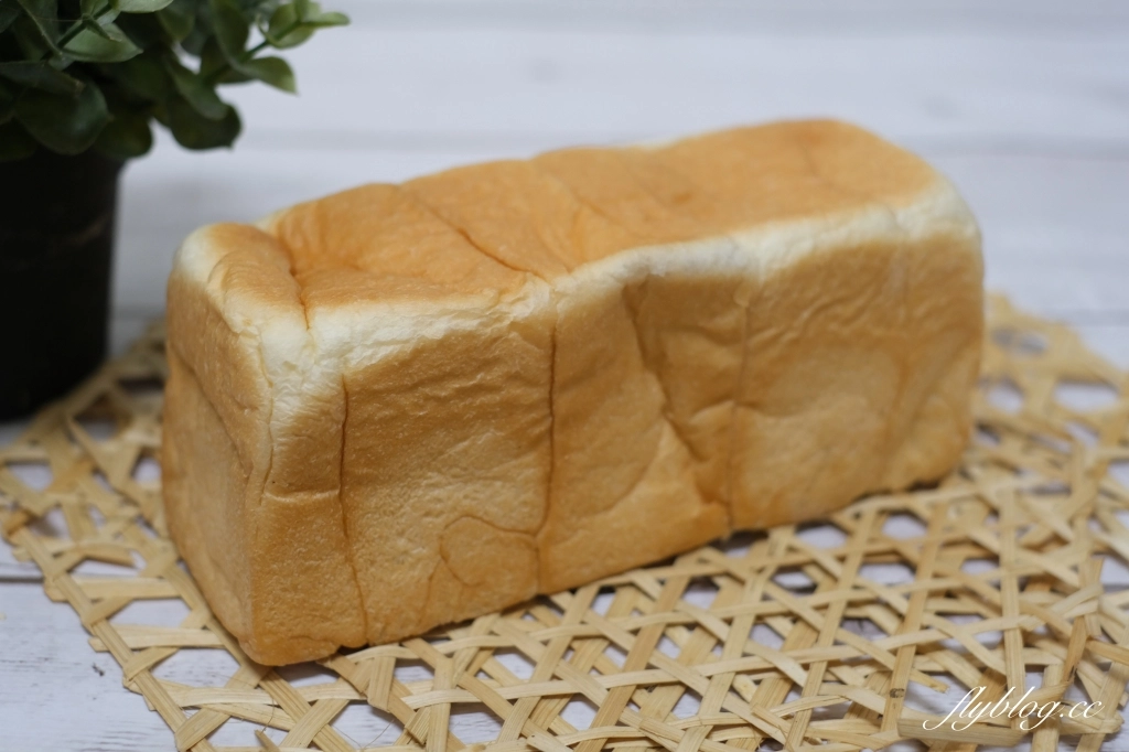 山姆安娜｜網友推薦必吃山姆安娜鹽可頌，雪Q餅、馬卡龍和肉鬆小貝也都好好吃 @飛天璇的口袋