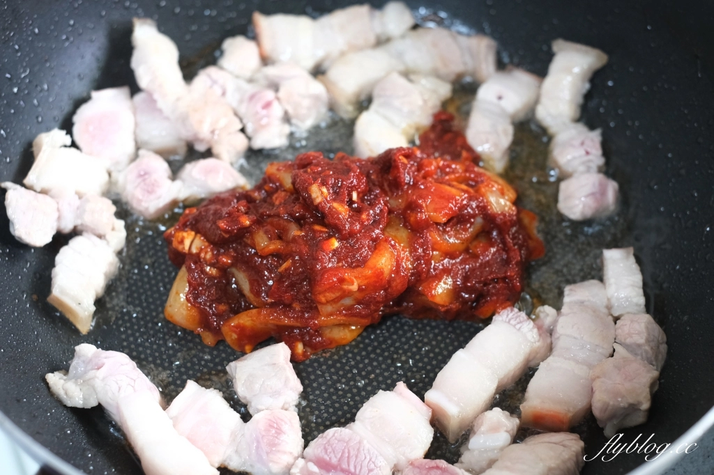 韓式辣炒魷魚豬五花做法｜複刻韓綜機智的山村生活，曹政奭的「辣炒魷魚豬五花食譜」超好吃 @飛天璇的口袋