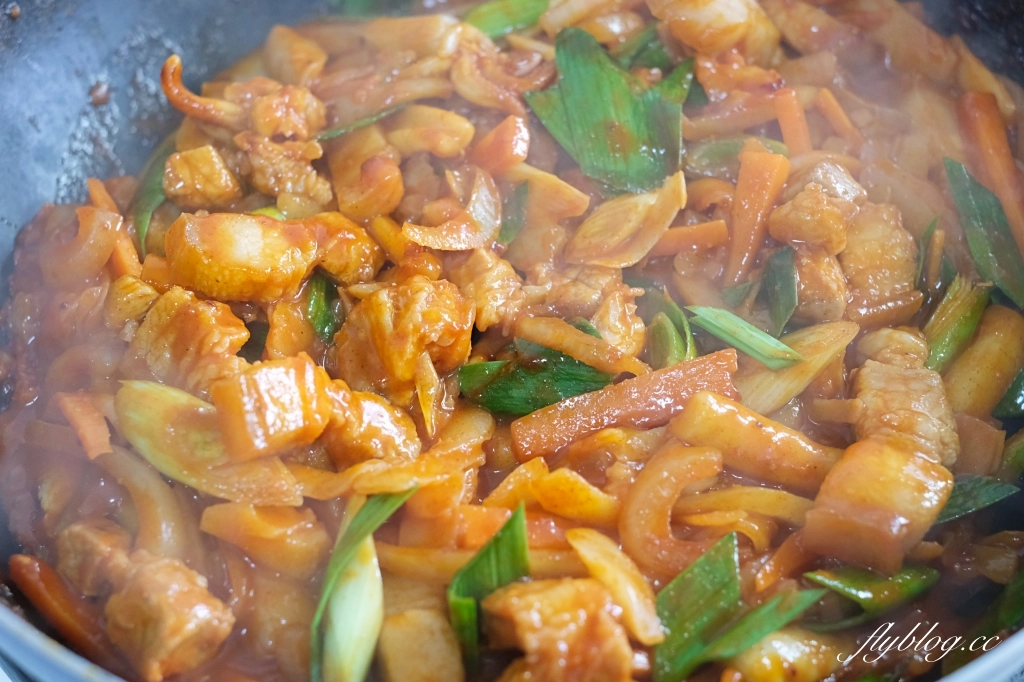 韓式辣炒魷魚豬五花做法｜複刻韓綜機智的山村生活，曹政奭的「辣炒魷魚豬五花食譜」超好吃 @飛天璇的口袋