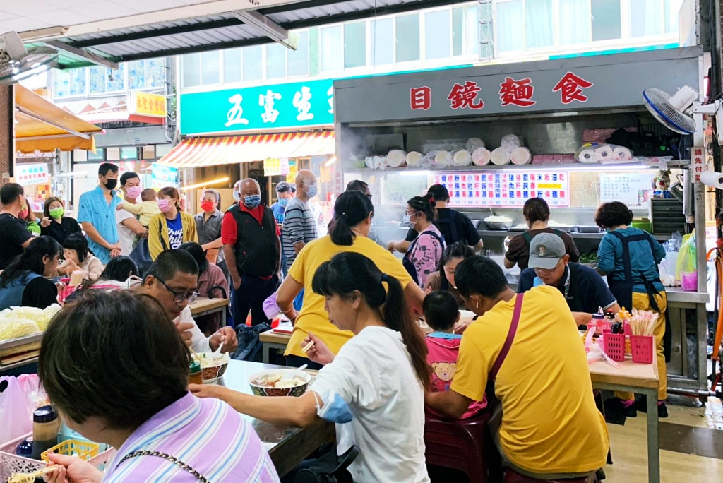 苗栗三義｜目鏡麵食．隱藏三義市場內的客家小吃，早上5點半就開賣了 @飛天璇的口袋