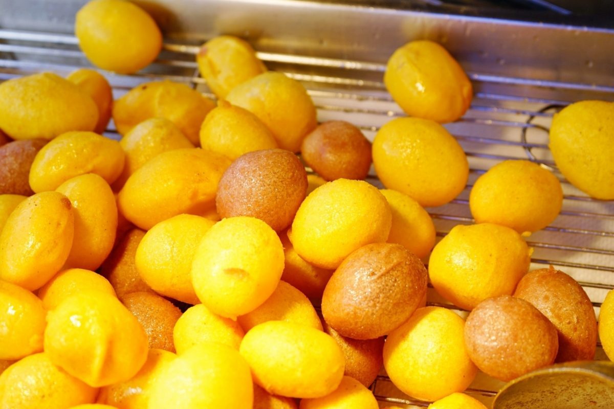 開運屋地瓜球｜中原夜市人氣地瓜球，一出爐就秒殺的銅板美食 @飛天璇的口袋