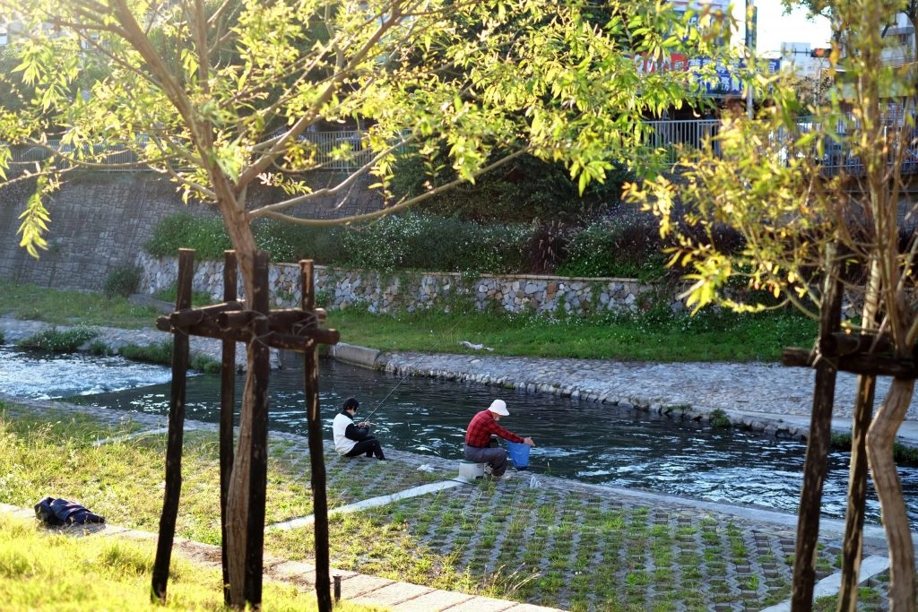 台中西區｜兔子洞甜點．台中國美館商圈甜點，兔子洞在柳川旁開二店了 @飛天璇的口袋