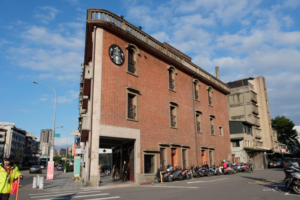 台北萬華｜艋舺星巴克，萬華林宅改建艋舺星巴克，台北市定80多年古蹟豪宅 @飛天璇的口袋