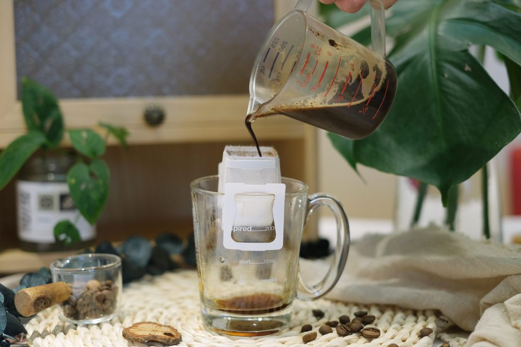 西西里檸檬咖啡做法｜夏天喝超清爽！用耳掛包做西西里檸檬咖啡，把家裡變成咖啡館 @飛天璇的口袋