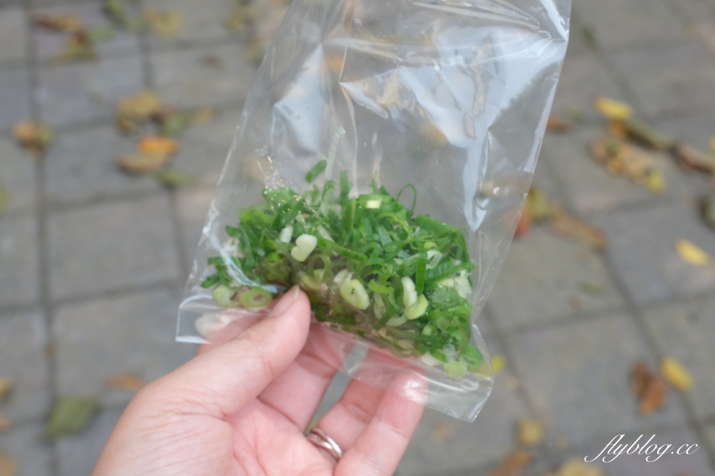 苗栗頭份｜頭份鮮肉湯包．青蔥任你加的鮮肉湯包，食尚玩家也來採訪 @飛天璇的口袋