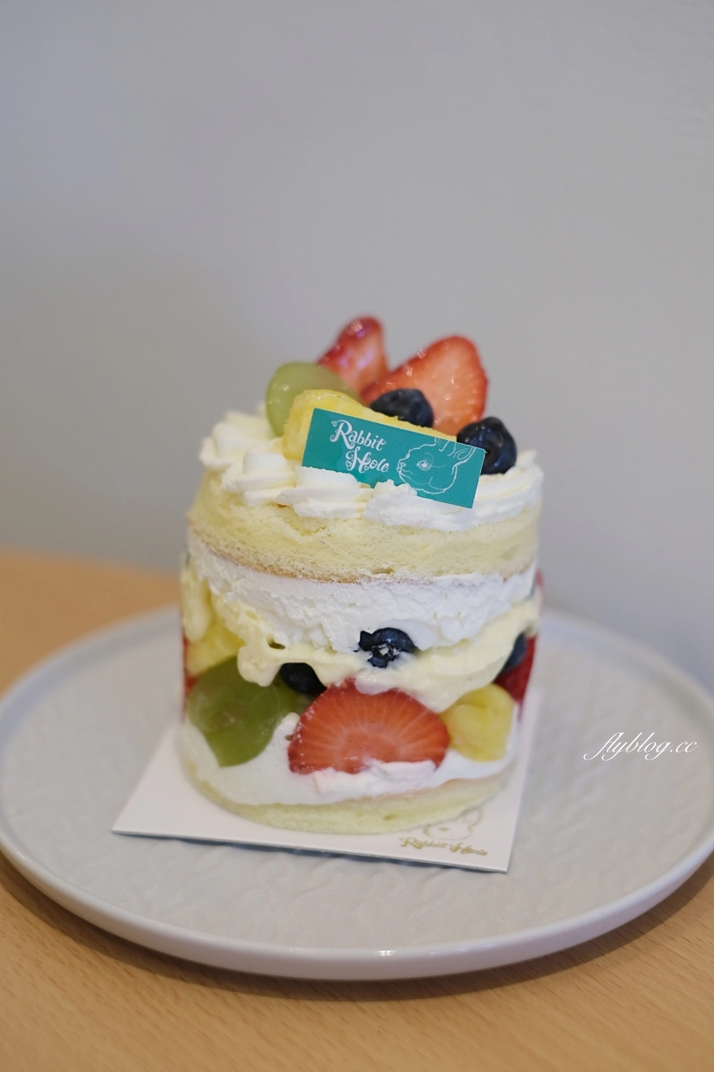 台中西區｜兔子洞甜點．台中國美館商圈甜點，兔子洞在柳川旁開二店了 @飛天璇的口袋