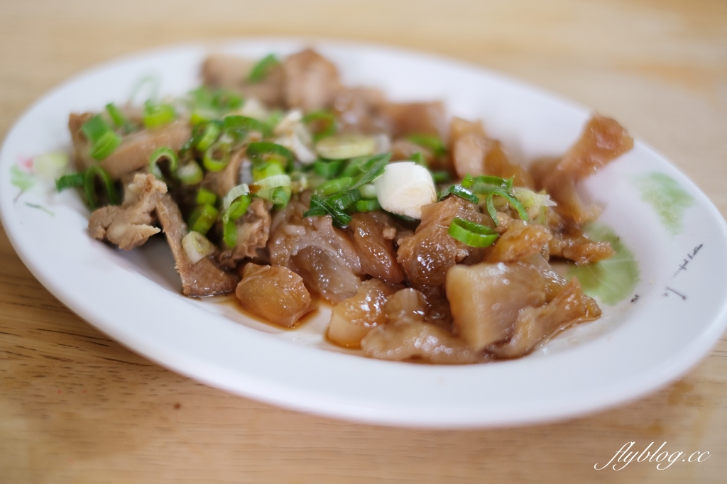 西羅殿牛肉湯｜凌晨4點半就開始賣的「西羅殿牛肉湯」，台南人早餐就開始吃牛肉湯 @飛天璇的口袋