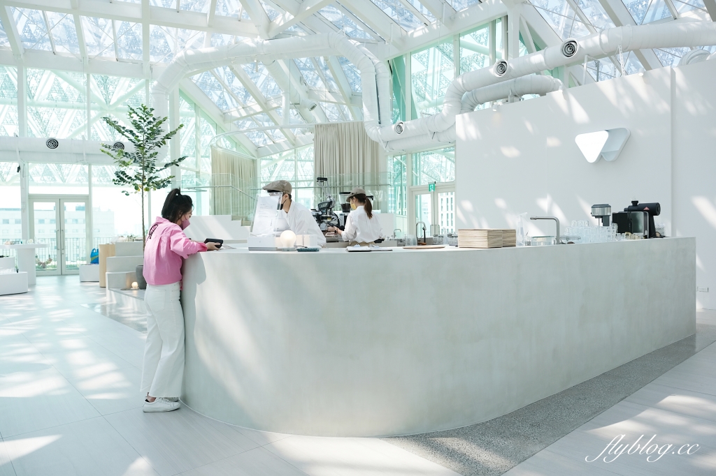 台南中西｜南美春室 The POOL，台南美術二館玻璃屋咖啡館，以天空公園為概念建築美學 @飛天璇的口袋