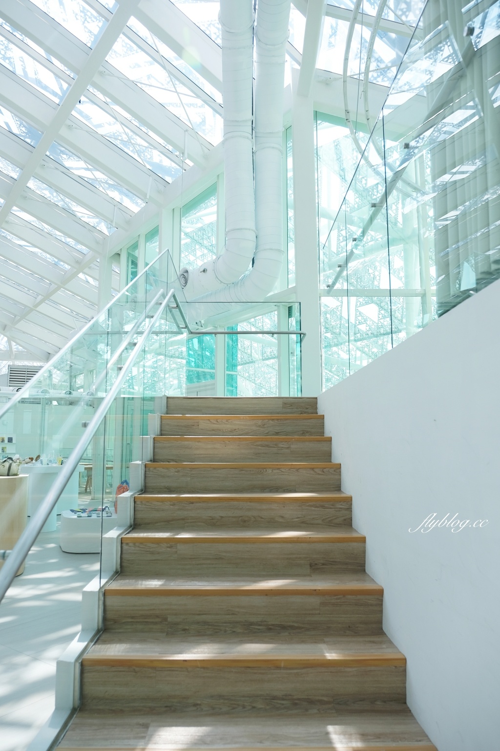 台南中西｜南美春室 The POOL，台南美術二館玻璃屋咖啡館，以天空公園為概念建築美學 @飛天璇的口袋