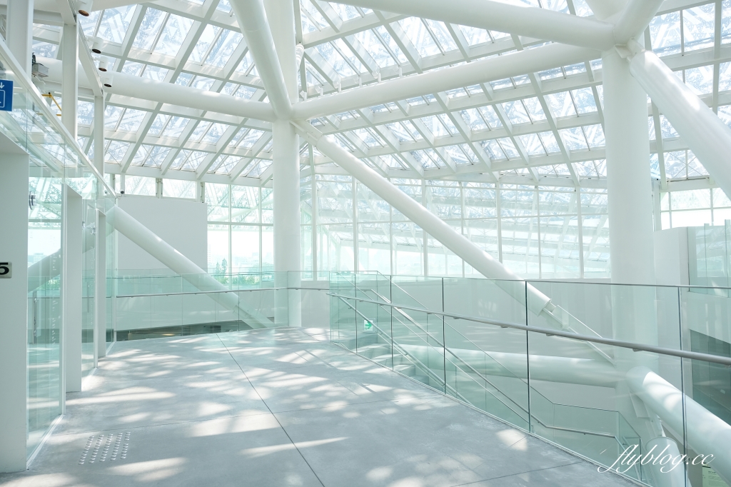 台南中西｜南美春室 The POOL，台南美術二館玻璃屋咖啡館，以天空公園為概念建築美學 @飛天璇的口袋