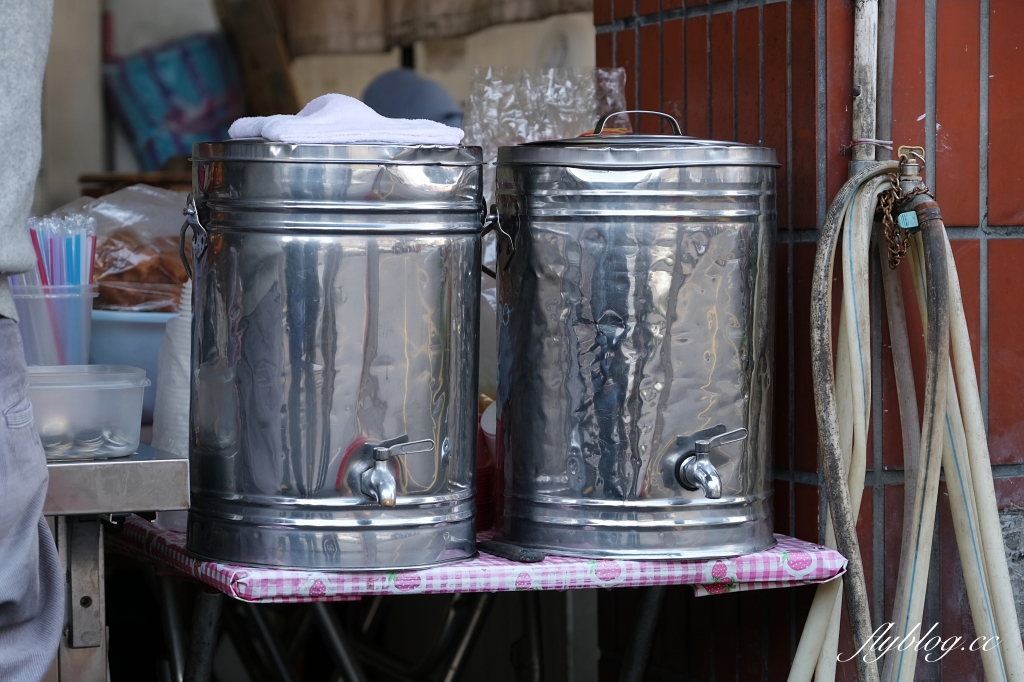 苗栗三義|三義大街無名飯糰.早上8:30前就售完的菜市場飯糰,平日早上也要排隊才買得到 @飛天璇的口袋 苗栗三義|三義大街無名飯糰.早上8:30前就售完的菜市場飯糰,平日早上也要排隊才買得到 @飛天璇的口袋