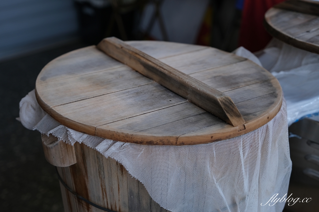 苗栗三義|三義大街無名飯糰.早上8:30前就售完的菜市場飯糰,平日早上也要排隊才買得到 @飛天璇的口袋 苗栗三義|三義大街無名飯糰.早上8:30前就售完的菜市場飯糰,平日早上也要排隊才買得到 @飛天璇的口袋