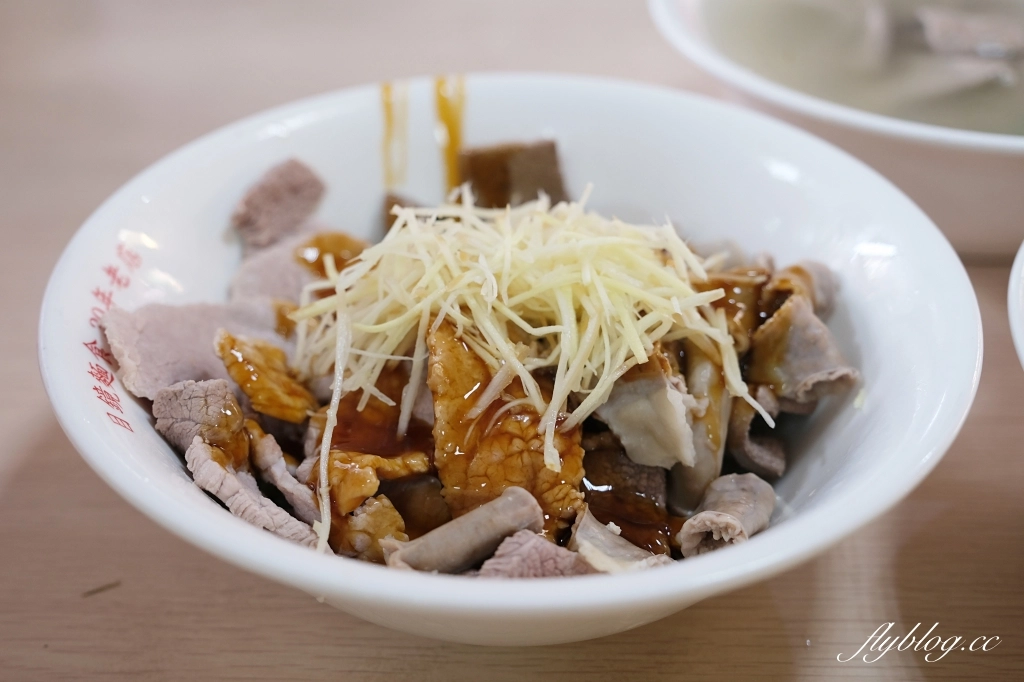 苗栗三義｜目鏡麵食．隱藏三義市場內的客家小吃，早上5點半就開賣了 @飛天璇的口袋