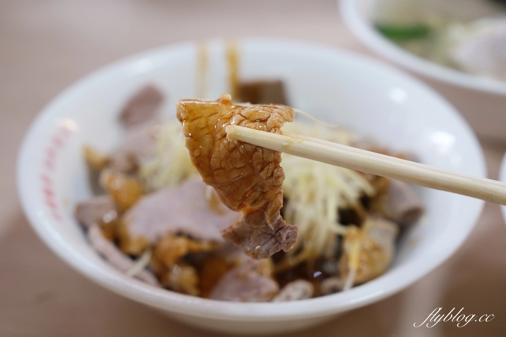 苗栗三義｜目鏡麵食．隱藏三義市場內的客家小吃，早上5點半就開賣了 @飛天璇的口袋