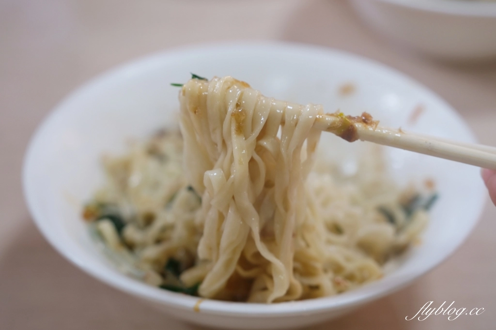 苗栗三義｜目鏡麵食．隱藏三義市場內的客家小吃，早上5點半就開賣了 @飛天璇的口袋