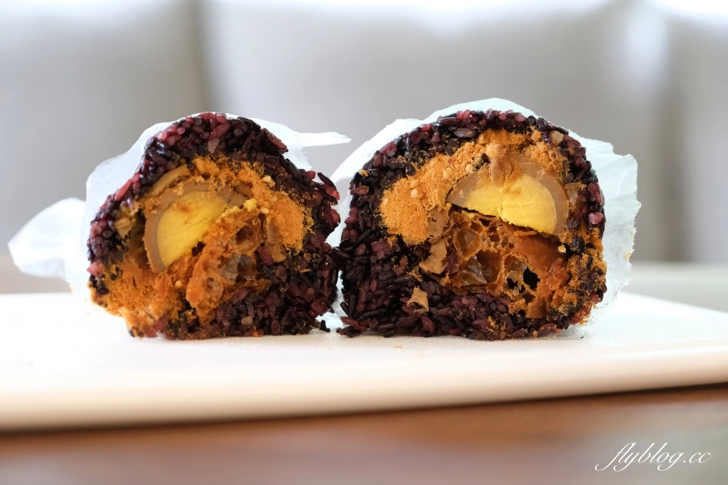 苗栗三義|三義大街無名飯糰.早上8:30前就售完的菜市場飯糰,平日早上也要排隊才買得到 @飛天璇的口袋 苗栗三義|三義大街無名飯糰.早上8:30前就售完的菜市場飯糰,平日早上也要排隊才買得到 @飛天璇的口袋