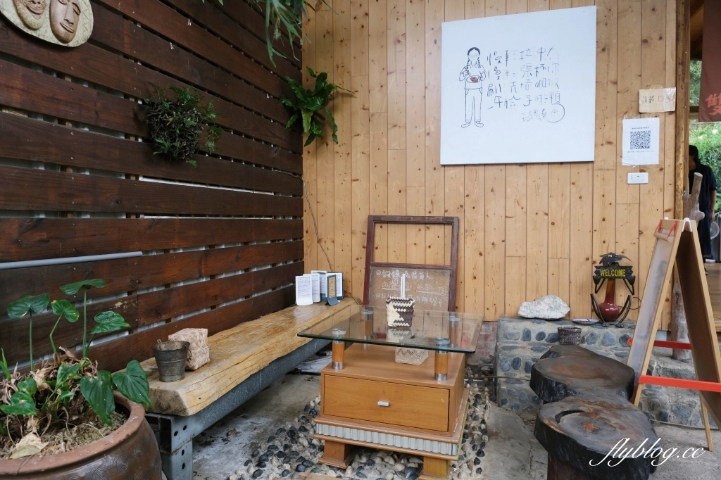 苗栗銅鑼｜雙峰草堂．隱身在山坡上的咖啡館，銅鑼真的有賣銅鑼燒 @飛天璇的口袋
