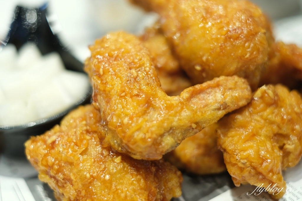 bb.q CHICKEN崇德店｜韓劇鬼怪炸雞bb.q Chicken進駐崇德路 @飛天璇的口袋