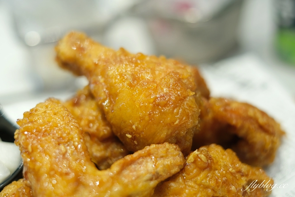 bb.q CHICKEN崇德店｜韓劇鬼怪炸雞bb.q Chicken進駐崇德路 @飛天璇的口袋