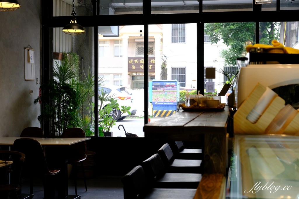 苗栗頭份｜果宅咖啡．老宅改建的咖啡館，麵包和戚風蛋糕都好好吃 @飛天璇的口袋