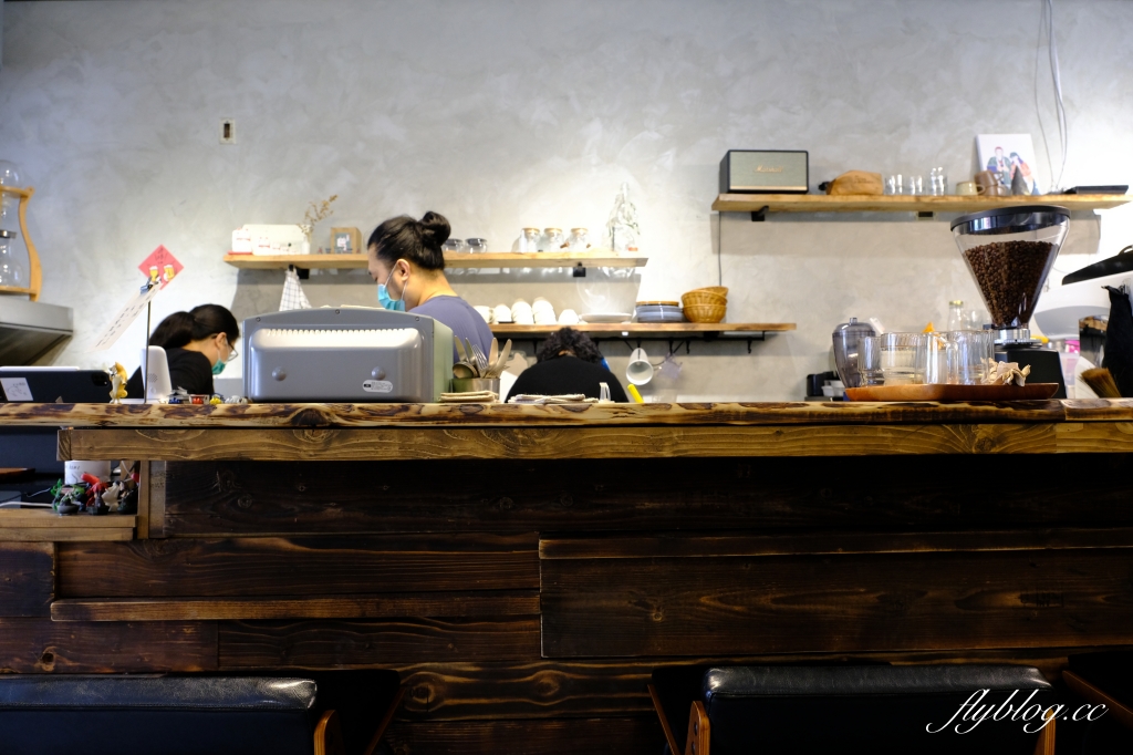 苗栗頭份｜果宅咖啡．老宅改建的咖啡館，麵包和戚風蛋糕都好好吃 @飛天璇的口袋