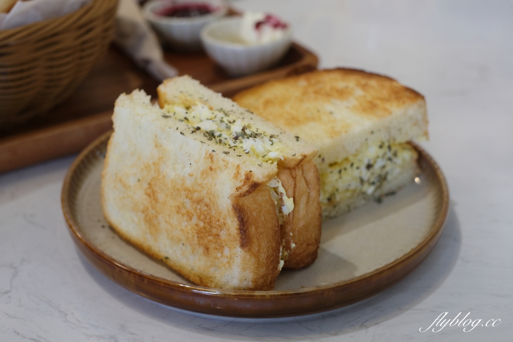 苗栗頭份｜果宅咖啡．老宅改建的咖啡館，麵包和戚風蛋糕都好好吃 @飛天璇的口袋