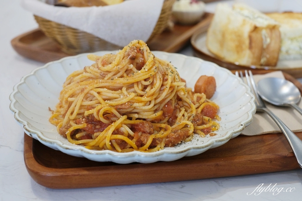 苗栗頭份｜果宅咖啡．老宅改建的咖啡館，麵包和戚風蛋糕都好好吃 @飛天璇的口袋