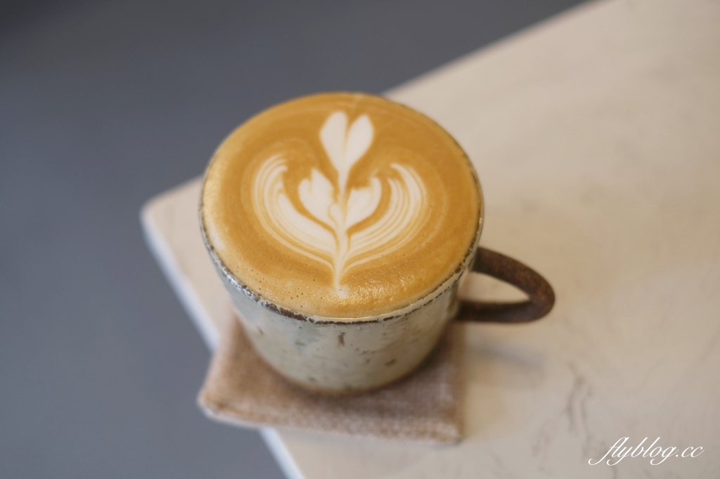 苗栗頭份｜果宅咖啡．老宅改建的咖啡館，麵包和戚風蛋糕都好好吃 @飛天璇的口袋